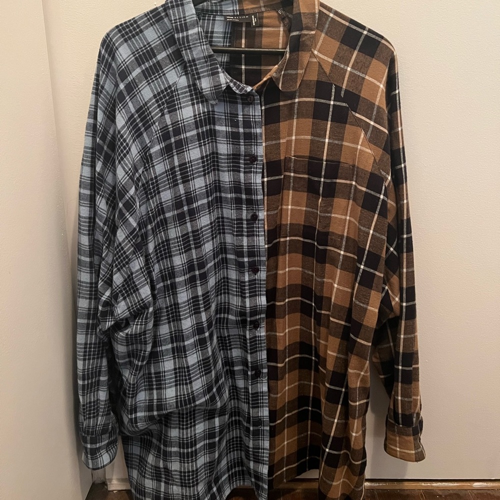 Oversized plaid two toned chemise.